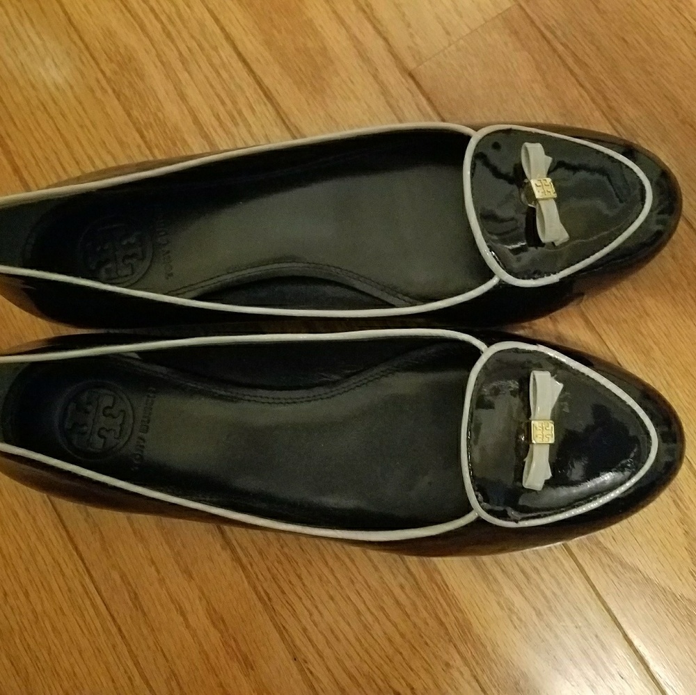 Tory Burch navy blue flat shoes
